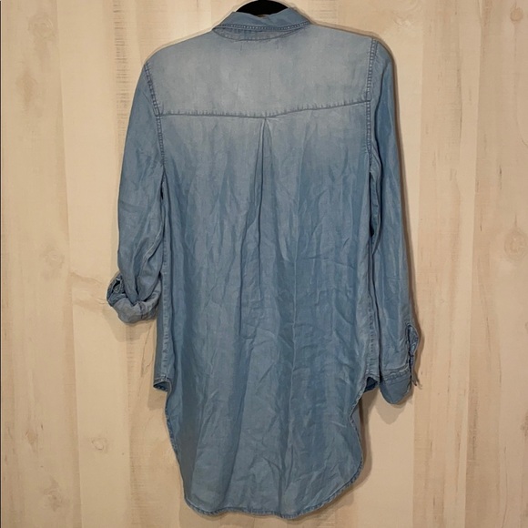 ⭐️RARE FIND⭐️LOVE 8 Hi-Low Denim Shirt - Picture 7 of 15